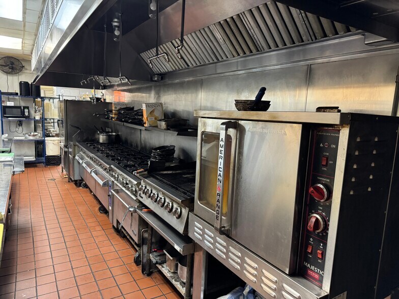 More Photos Of 637-651 Walton Dr, Plymouth Freestanding For Sale