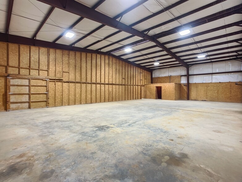More Photos Of 6115 18th Ave, Tuscaloosa Warehouse For Lease