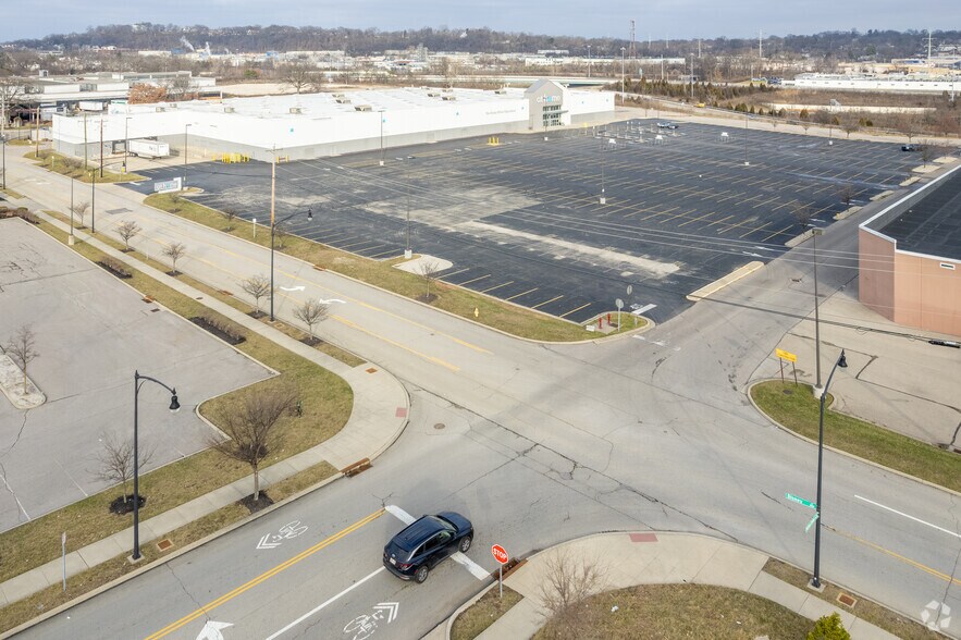 More Photos Of 4825 Marburg Ave, Cincinnati Freestanding For Lease