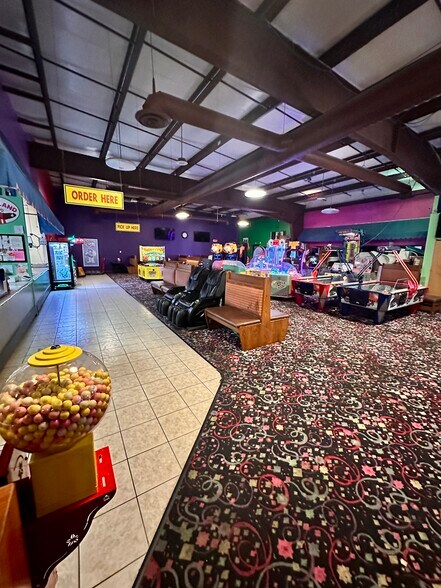 More Photos Of 5 Cracker Barrel Dr, Barboursville Freestanding For Sale