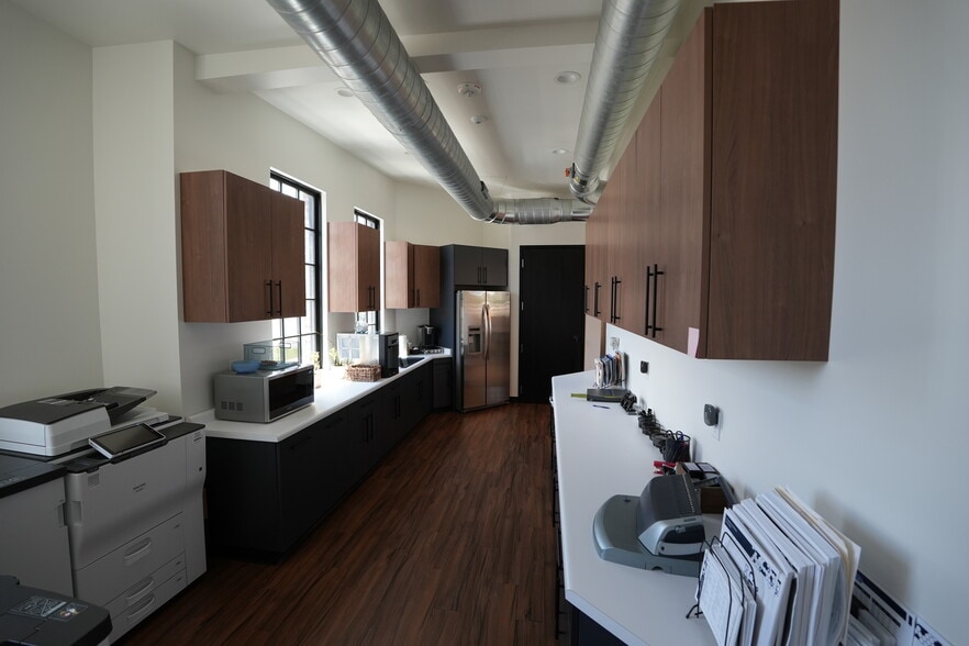 More Photos Of 827-833 E Pioneer Rd, Draper Loft Creative Space For Sale