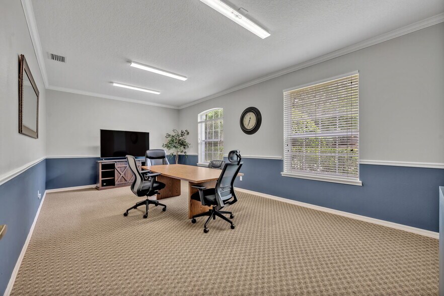 More Photos Of 820 Clark St, Oviedo Office For Sale