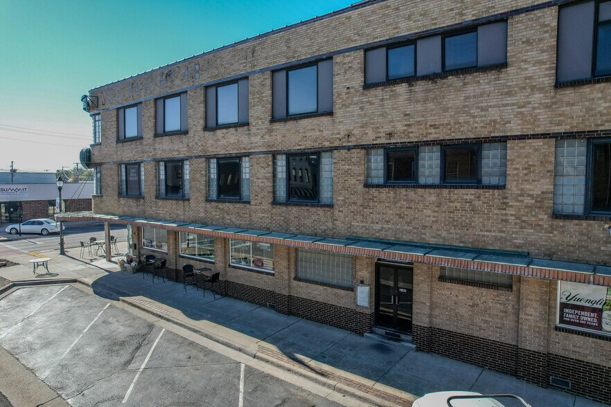More Photos Of 201 W Commercial St, Lebanon Office For Sale