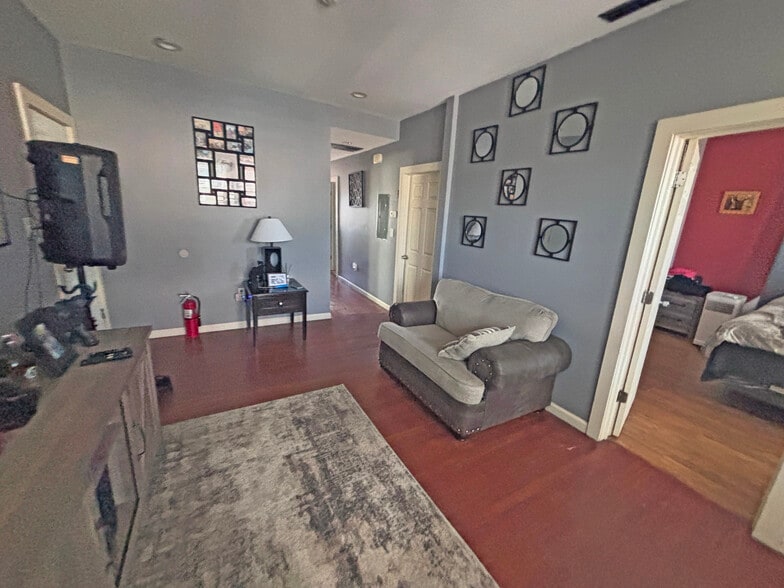 More Photos Of 247 Madison Ave, Bridgeport Apartments For Sale