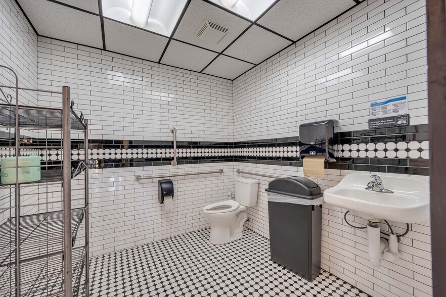 More Photos Of 5684 Sullivan Trl, Nazareth Restaurant For Sale