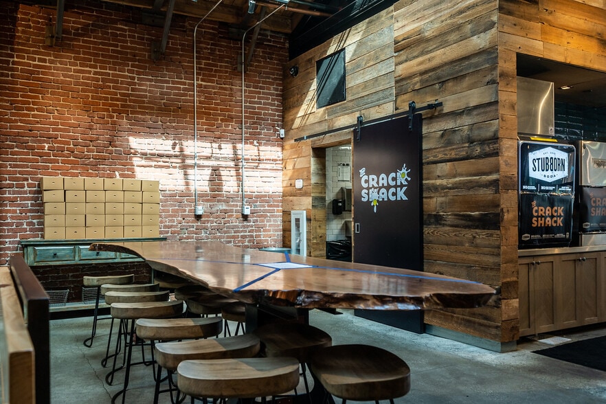 More Photos Of 30 W Green St, Pasadena Storefront For Lease