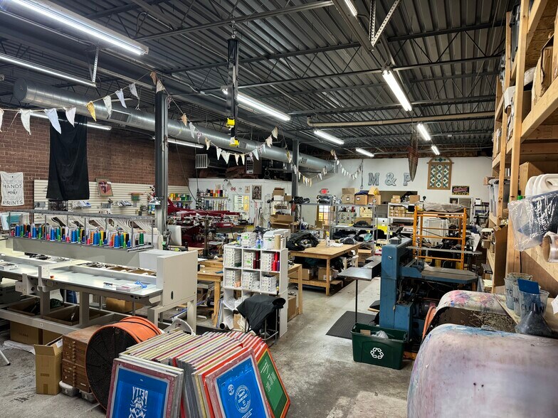 More Photos Of 4011 Atmore St, Charlotte Flex For Lease