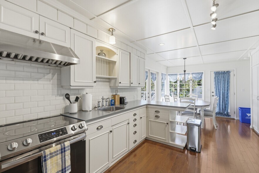 More Photos Of 7001 Savona Access Rd, Thompson-Nicola Hotel For Sale