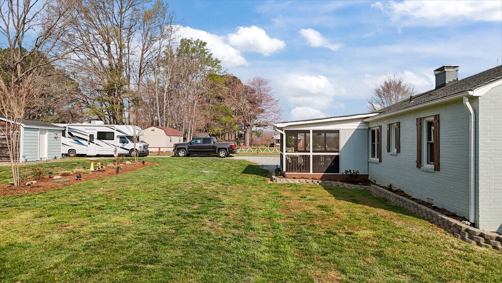 More Photos Of 10612 Durham Rd, Timberlake Flex For Sale