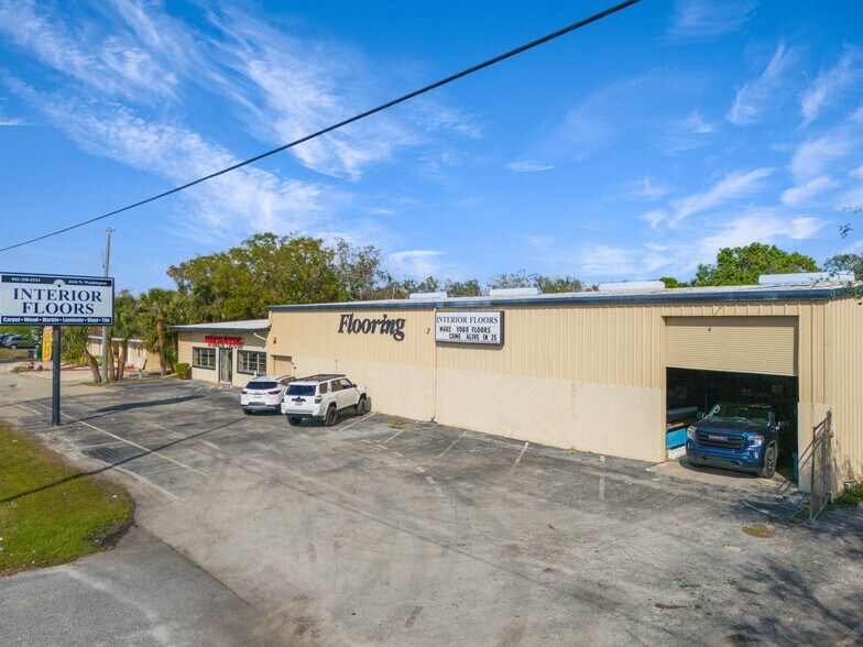 More Photos Of 4444 N Washington Blvd, Sarasota Warehouse For Sale