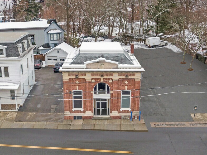 More Photos Of 637 Main St, Sparkill Bank For Lease