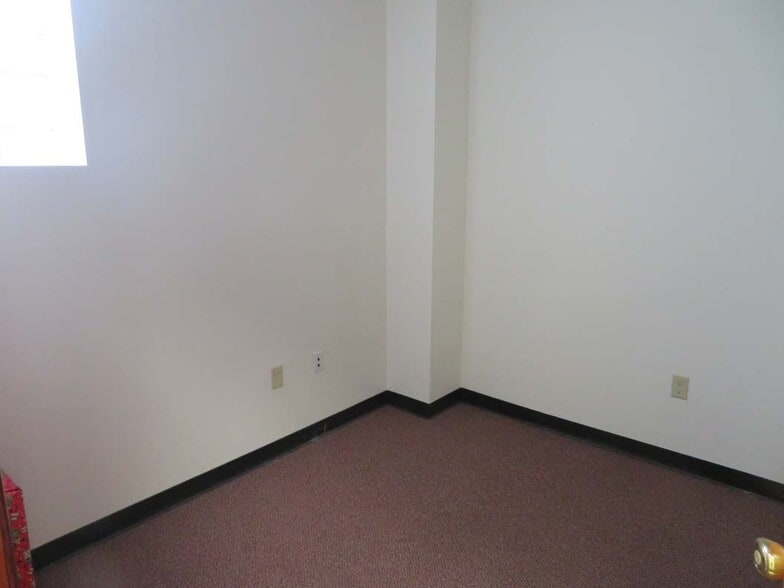 More Photos Of 1458 Main St, Buffalo Freestanding For Sale