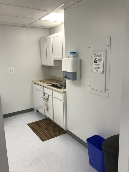 More Photos Of 18201-18209 Flower Hill Way, Gaithersburg Medical For Lease