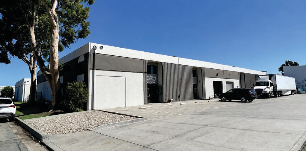 More Photos Of 15392 Assembly Ln, Huntington Beach Warehouse For Lease