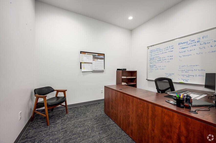 More Photos Of 9150 Harrison Park Ct, Indianapolis Light Distribution For Lease