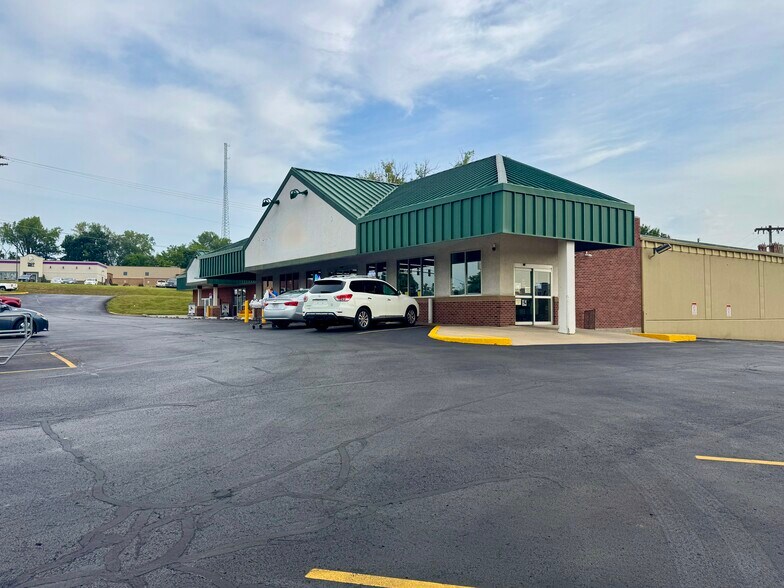 More Photos Of 3225 N Belt Hwy, Saint Joseph General Retail For Lease