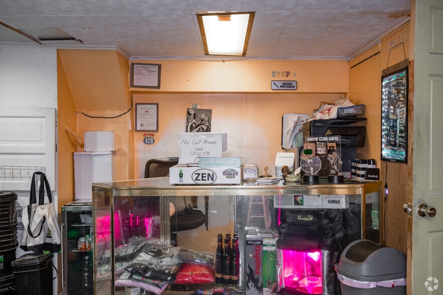 More Photos Of 2337 18th St NW, Washington Storefront Retail Residential For Lease