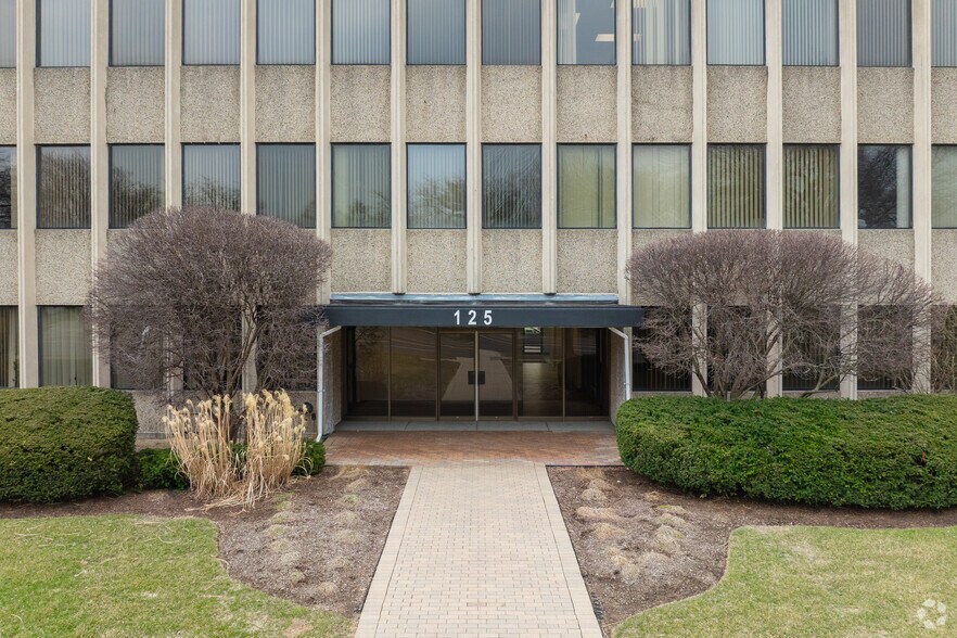 More Photos Of 125 S Wilke Rd, Arlington Heights Medical For Lease
