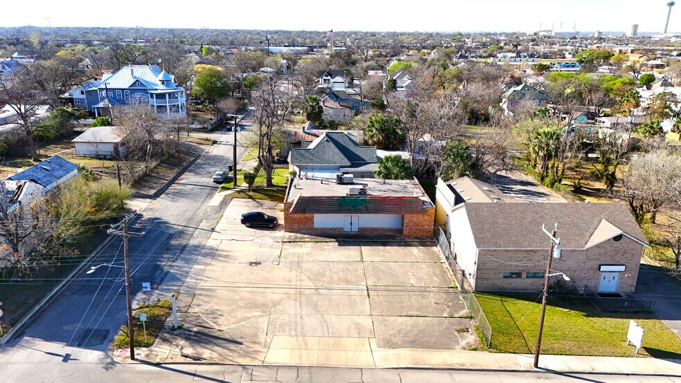 More Photos Of 1136 E Grayson St, San Antonio Convenience Store For Lease