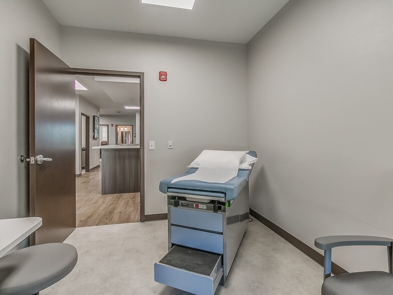 More Photos Of 608 Liberty Ln, Edmond Healthcare For Lease