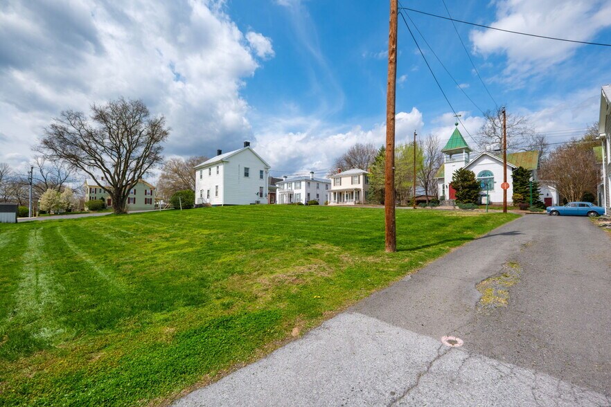 More Photos Of 107 S High St, Edinburg Land For Sale