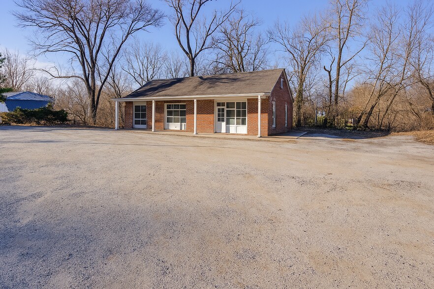 Primary Photo Of 301 S Warson Rd, Saint Louis Service Station For Sale