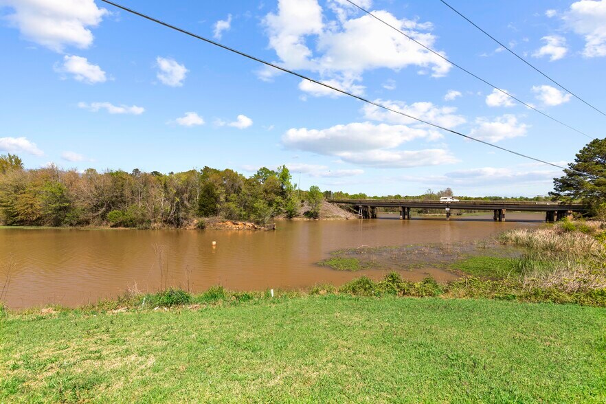 More Photos Of 1010 N Eufaula Ave, Eufaula Hotel For Sale