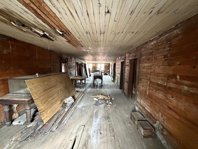 More Photos Of 114 Dogwood Ave, Middleton Auto Repair For Sale