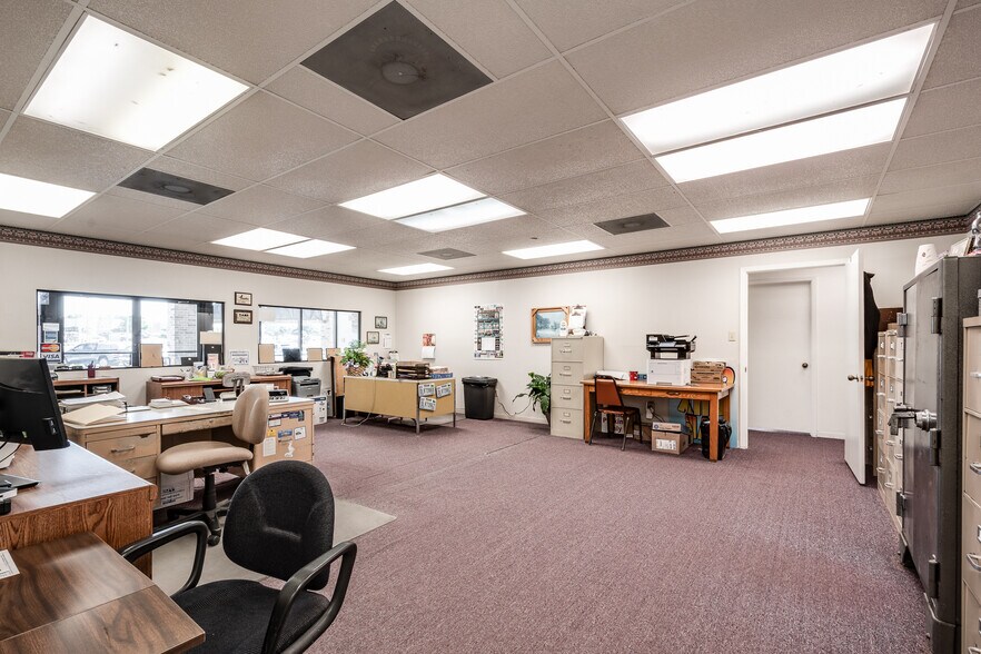 More Photos Of 1617 W Church St, Livingston General Retail For Sale