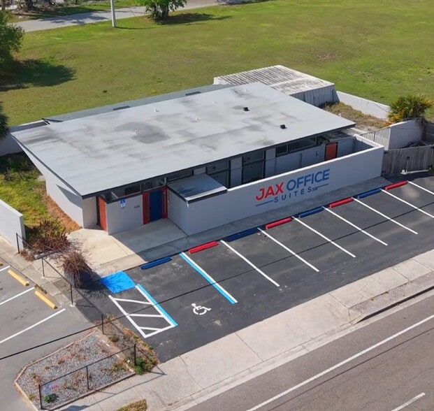 More Photos Of 1126 Cesery Blvd, Jacksonville Veterinarian Kennel For Lease