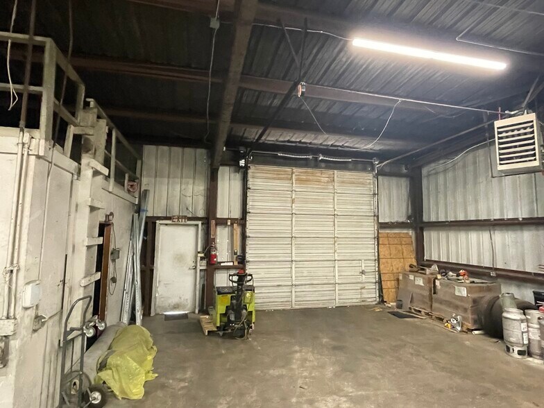 More Photos Of 2216 S Rosedale Ave, Tulsa Manufacturing For Lease
