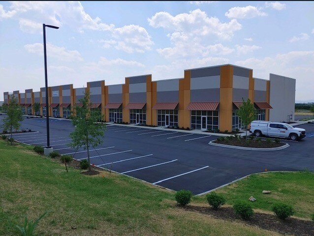 More Photos Of 485 International Dr, Jeffersonville Light Distribution For Lease