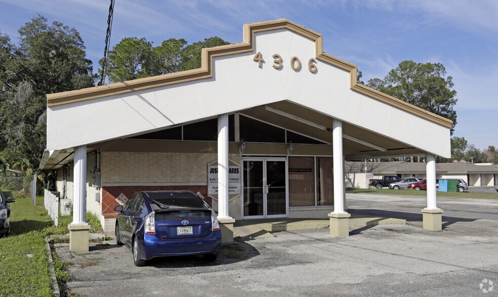 More Photos Of 4306 University Blvd S, Jacksonville Medical For Sale