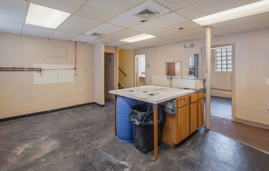 More Photos Of 25-29 Spring St, Waltham Industrial For Sale