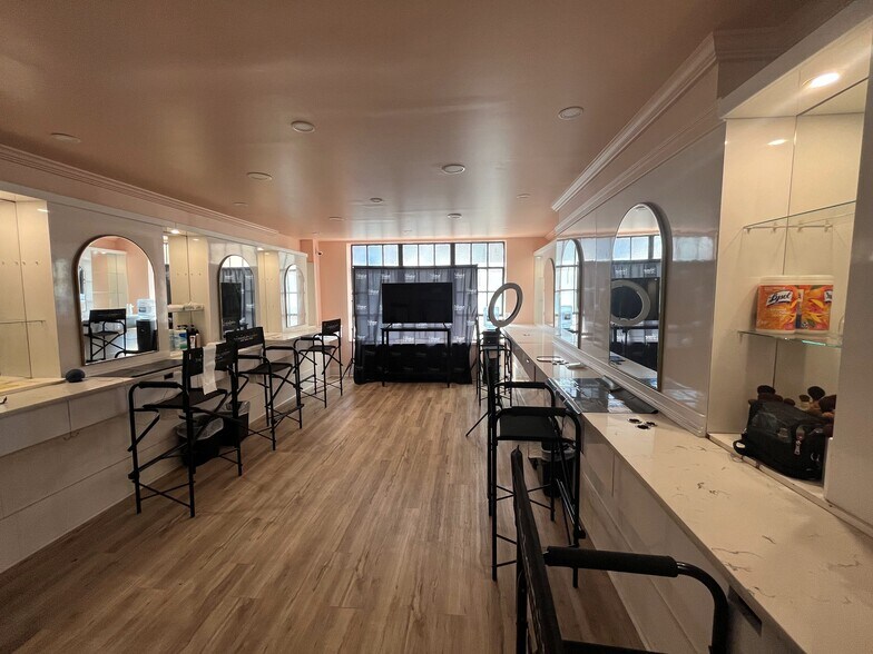 More Photos Of 1804 Chestnut St, Philadelphia Storefront For Lease