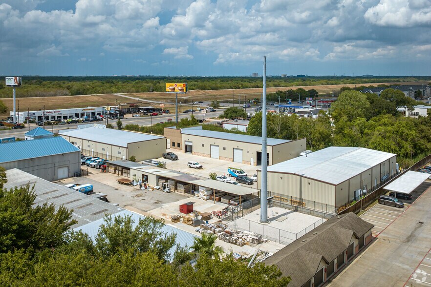 More Photos Of 1631 Highway 6 S, Houston Warehouse For Lease