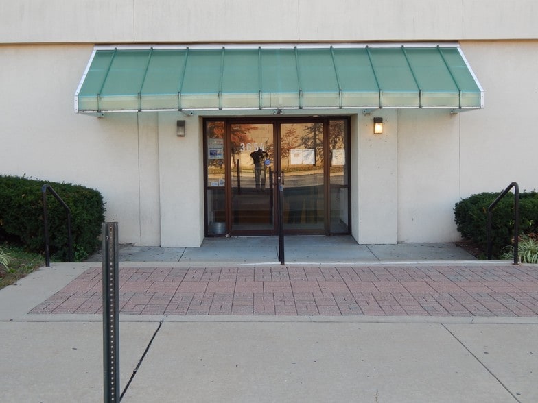 More Photos Of 3654 S Grand Blvd, Saint Louis Office For Sale