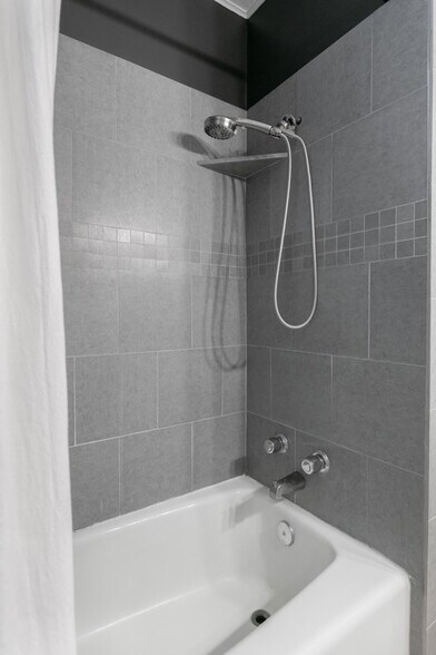 More Photos Of 333 W Burbank St, Fredericksburg Specialty For Sale