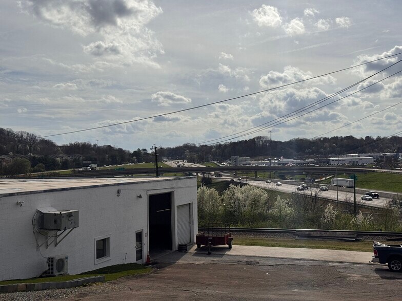More Photos Of 4001 Bruhin Rd, Knoxville Warehouse For Sale