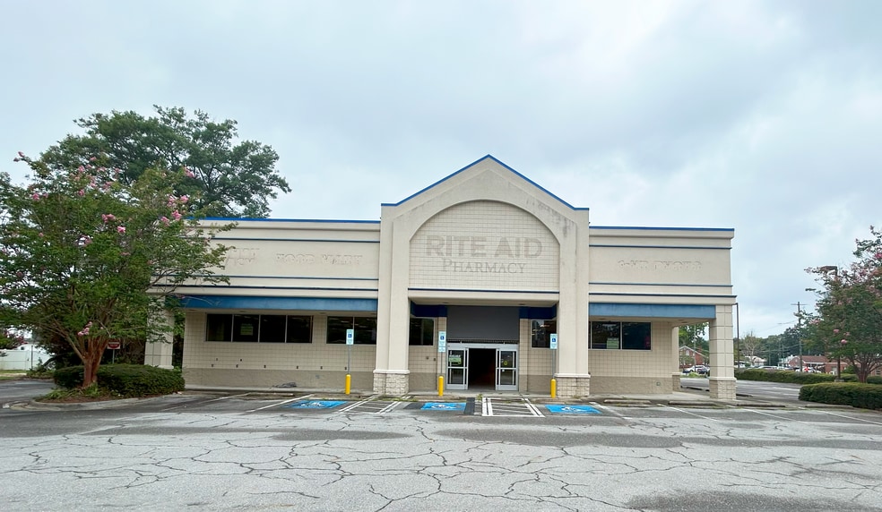 Primary Photo Of 806 E Ash St, Goldsboro Drugstore For Sale