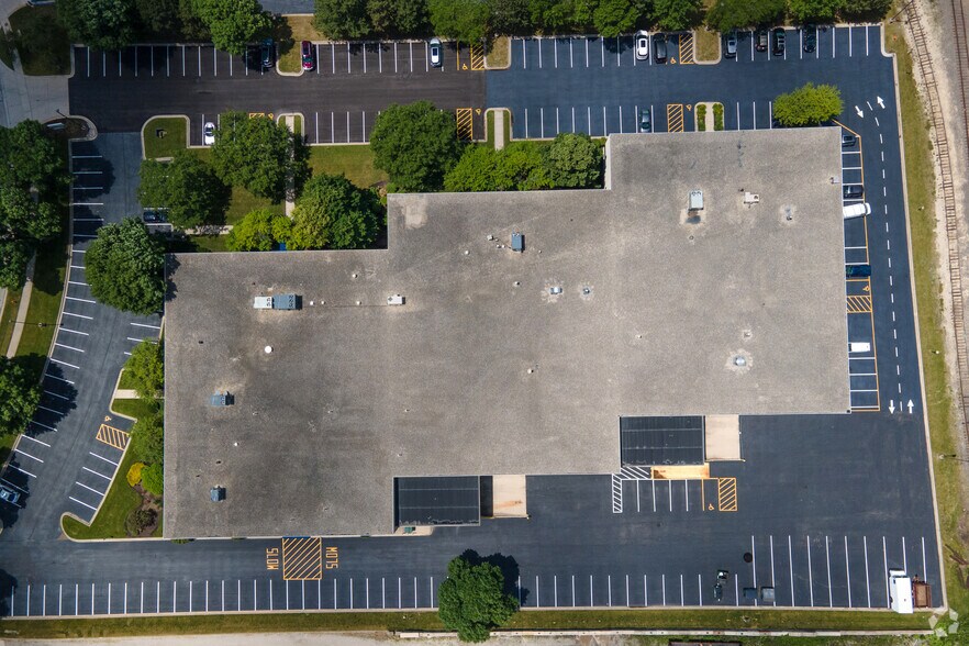 More Photos Of 1811 High Grove Ln, Naperville Office For Lease