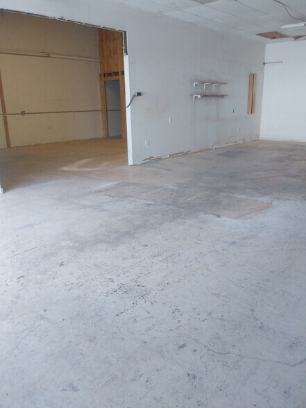 More Photos Of 3573 Enterprise Ave, Naples Warehouse For Lease