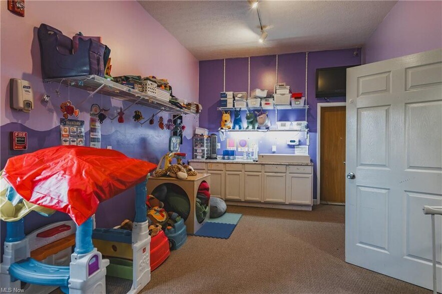 More Photos Of 1800 Grand Central Ave, Vienna Office For Sale