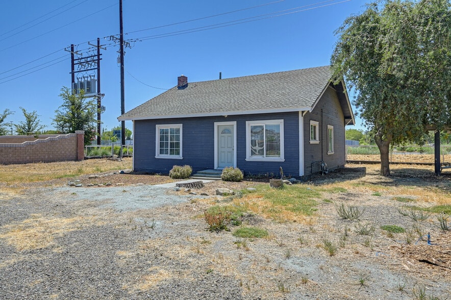 More Photos Of 19435 East St, Woodland Specialty For Sale