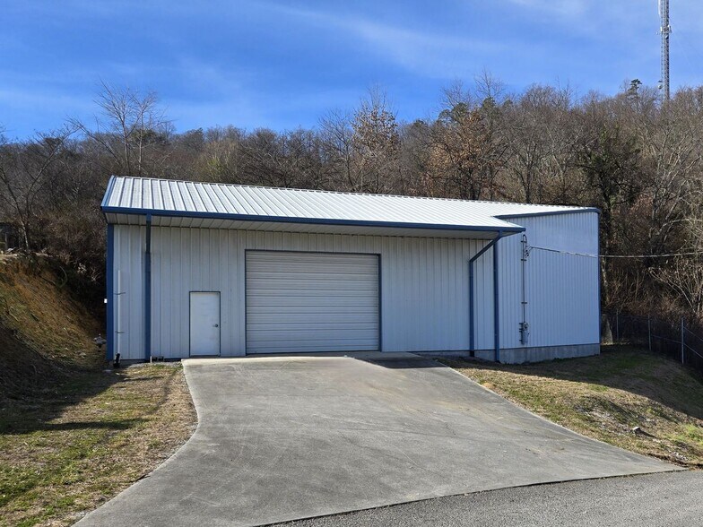 More Photos Of 3347-3353 Rudy St, Knoxville Warehouse For Lease