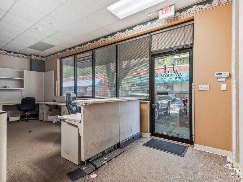 More Photos Of 2016 N Point Blvd, Tallahassee Office For Sale