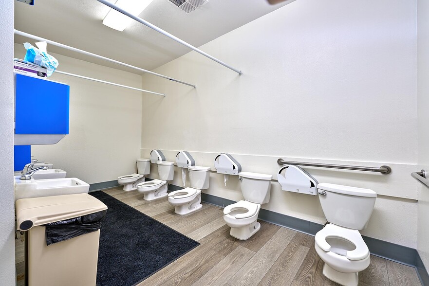 More Photos Of 1501 Beverly Blvd, Los Angeles Office For Sale