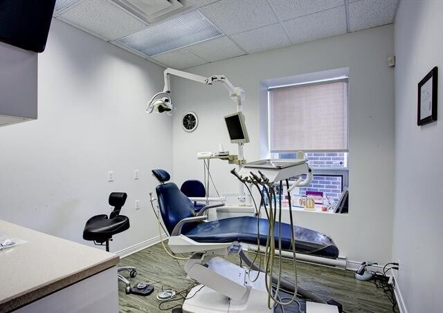 More Photos Of 15700 Boul Gouin O, Montréal Office For Sale