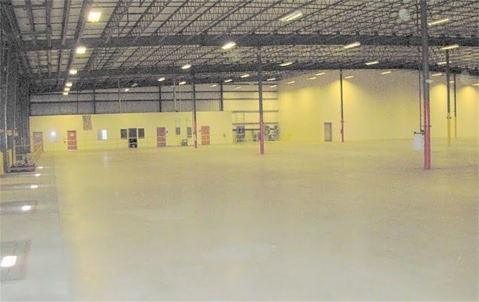 More Photos Of 13037 Distribution Blvd, Lake Placid Distribution For Lease