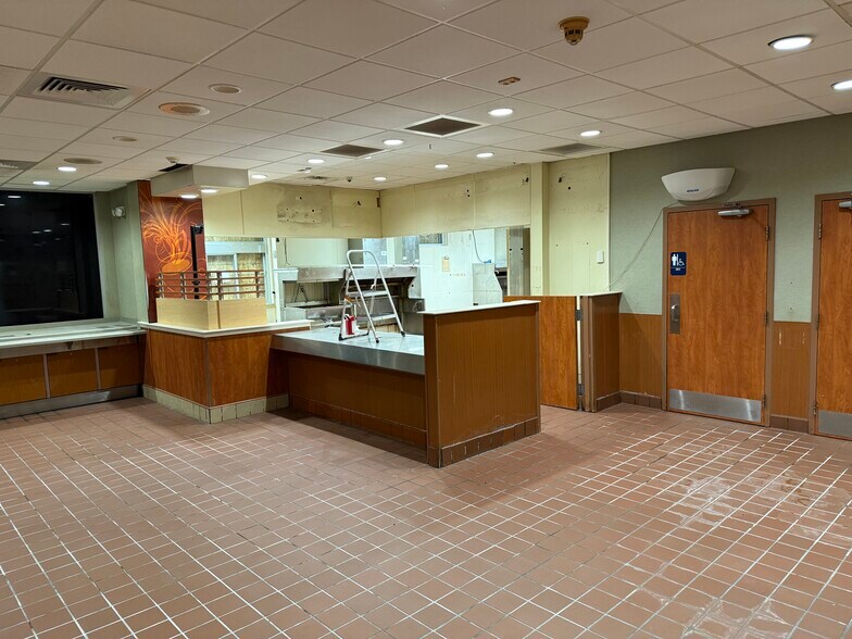 More Photos Of 2707 E Sauk Trl, Chicago Heights Fast Food For Sale